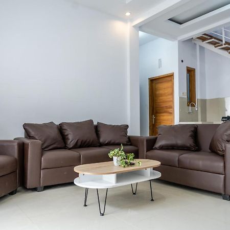 Azalia Homestay Yogyakarta Exterior photo