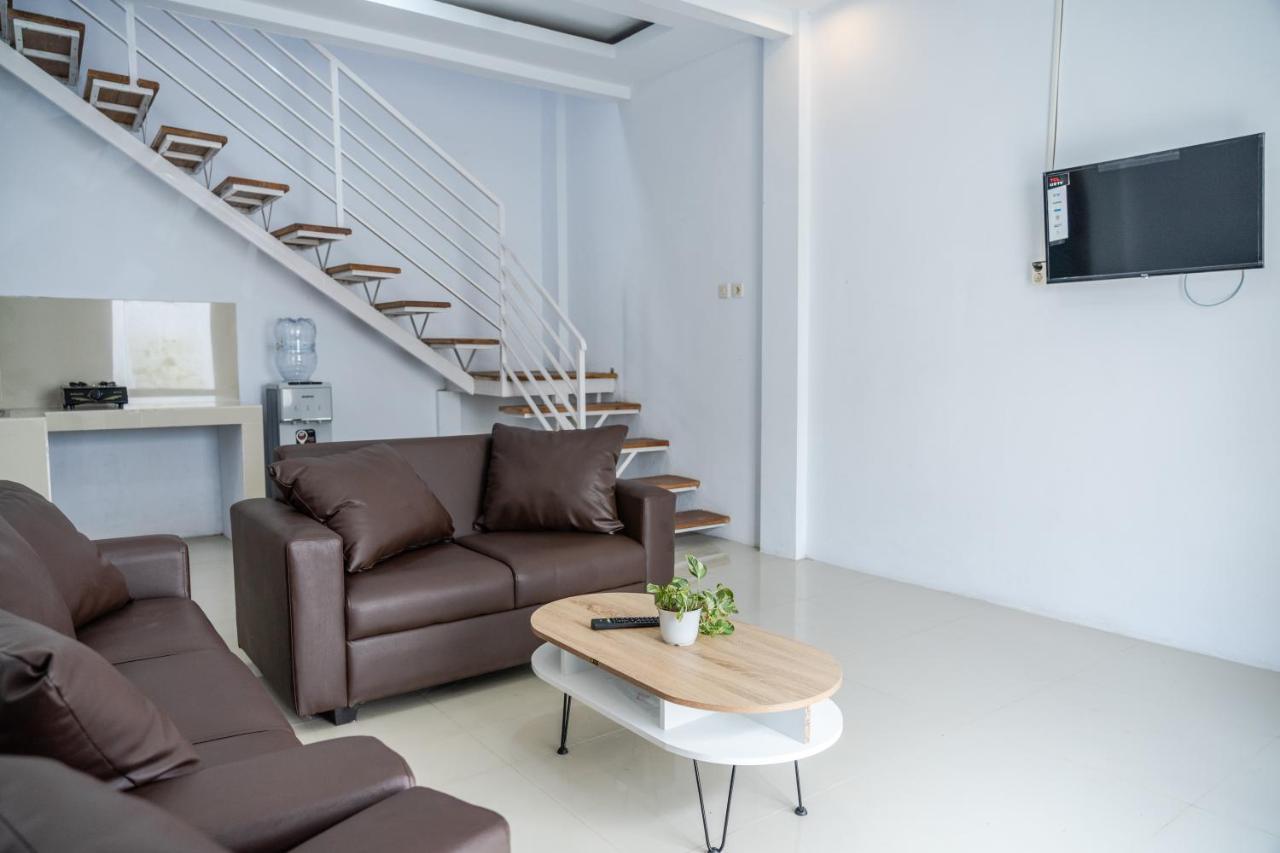 Azalia Homestay Yogyakarta Exterior photo