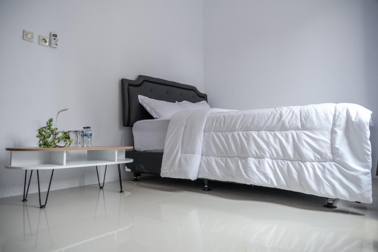 Azalia Homestay Yogyakarta Exterior photo