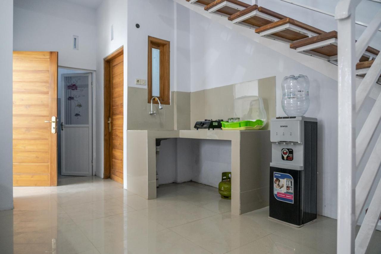 Azalia Homestay Yogyakarta Exterior photo