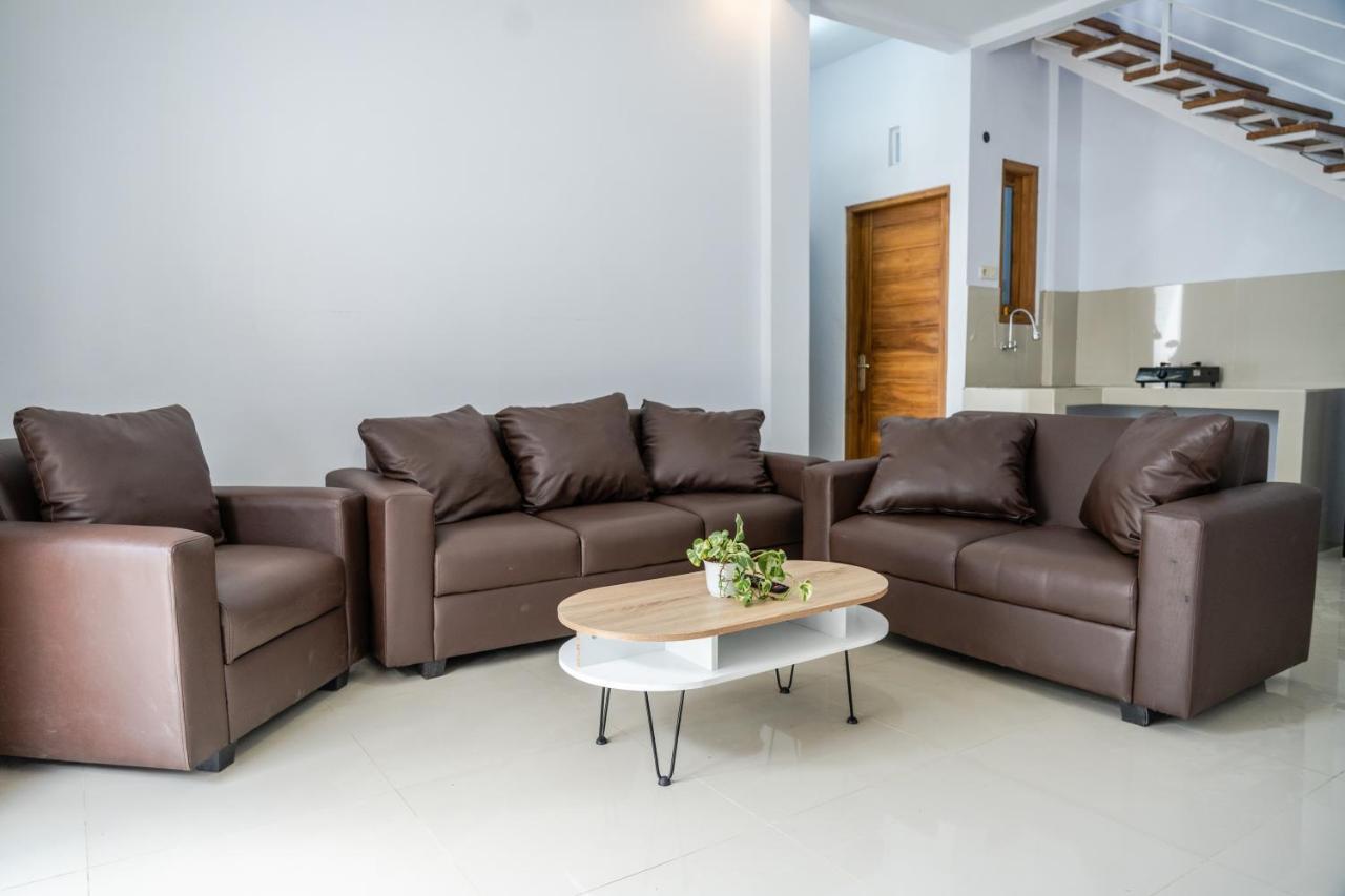 Azalia Homestay Yogyakarta Exterior photo